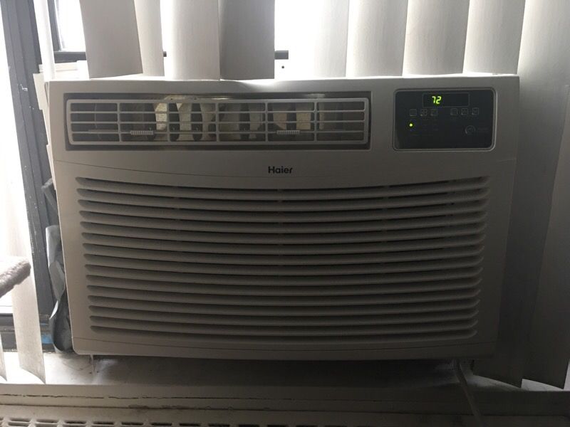 1 year old 15,000 btu Haier Air Conditioner w/remote
