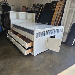 Full Captains Bed And Mattress 