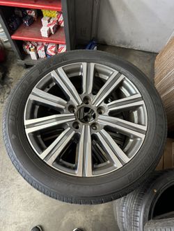 2017 Lexus LX570 Rims And Tires