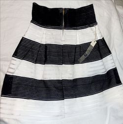 Elegant, chic feminine high-waisted black and white skirt, NWT, Size : S