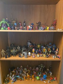 Large Lot of Mixed Action Figures and Figurines