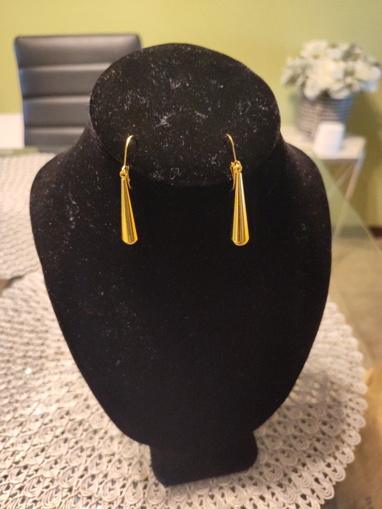 Ladies Earrings Comes In Silver are Gold fashion Jewelry.$12 Each