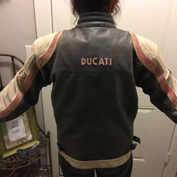 Classic! Authentic Ducati race / road jacket. Men’s large, (52 Italian), fully padded excellent buy!