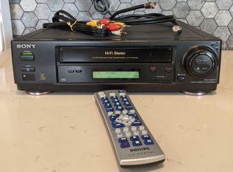 Sony VCR VHS Tape Player Recorder with Remote