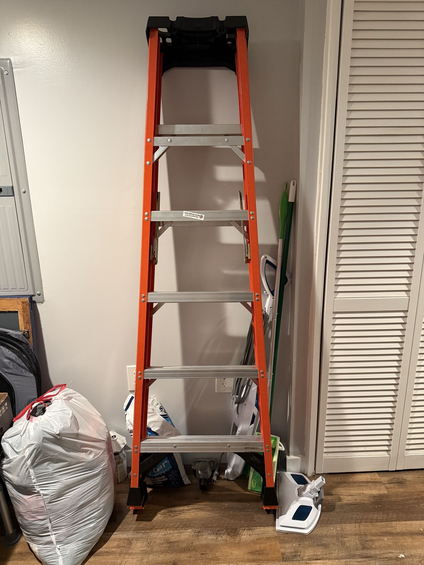 Werner 6ft Fiberglass Step Ladder — 300 lb Capacity (Type IA)