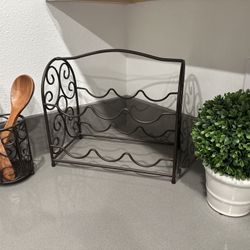 🚨6-Wine Bottle & Utensil Holder🚨