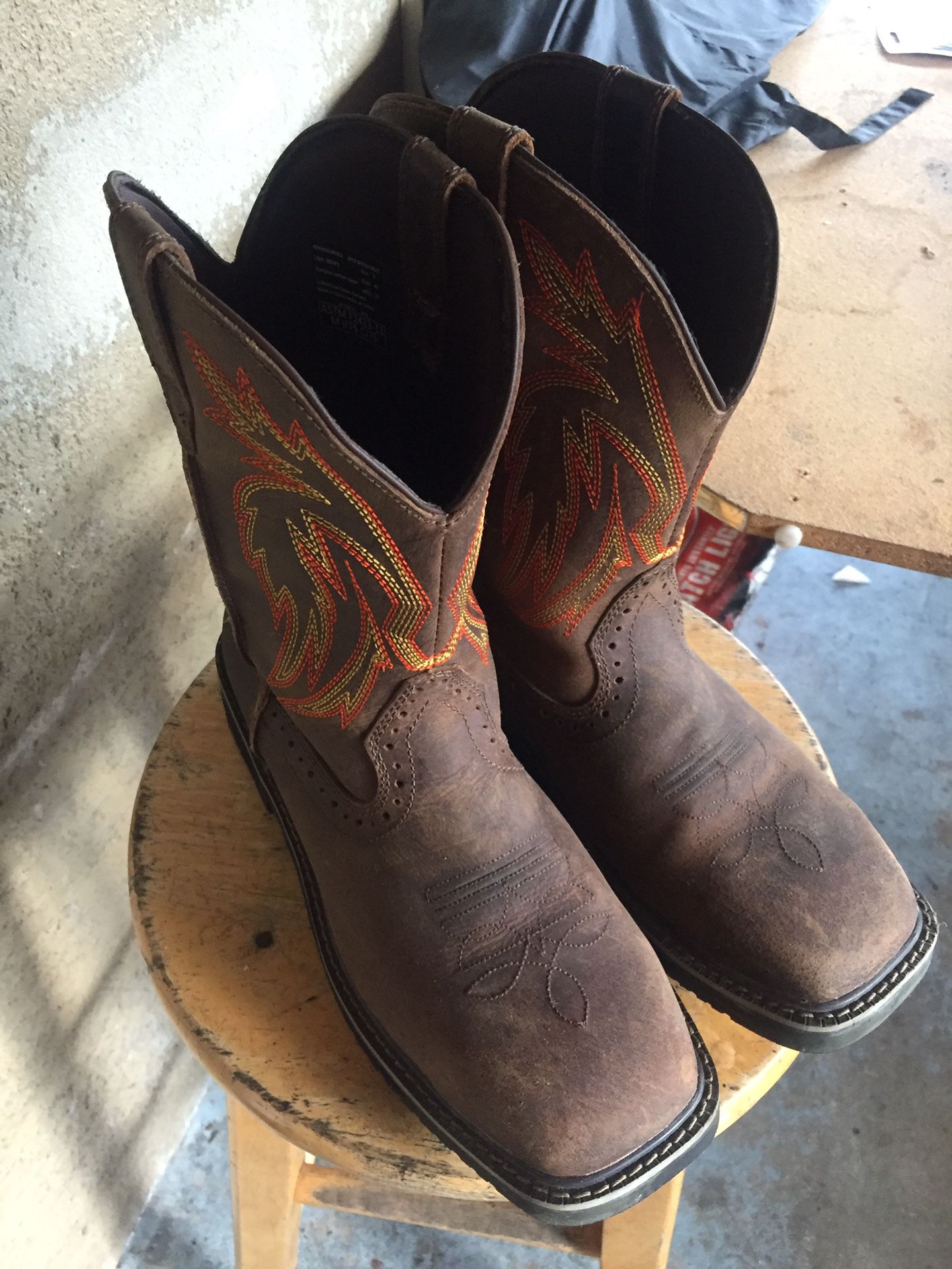 Steel toe cowboy working boots