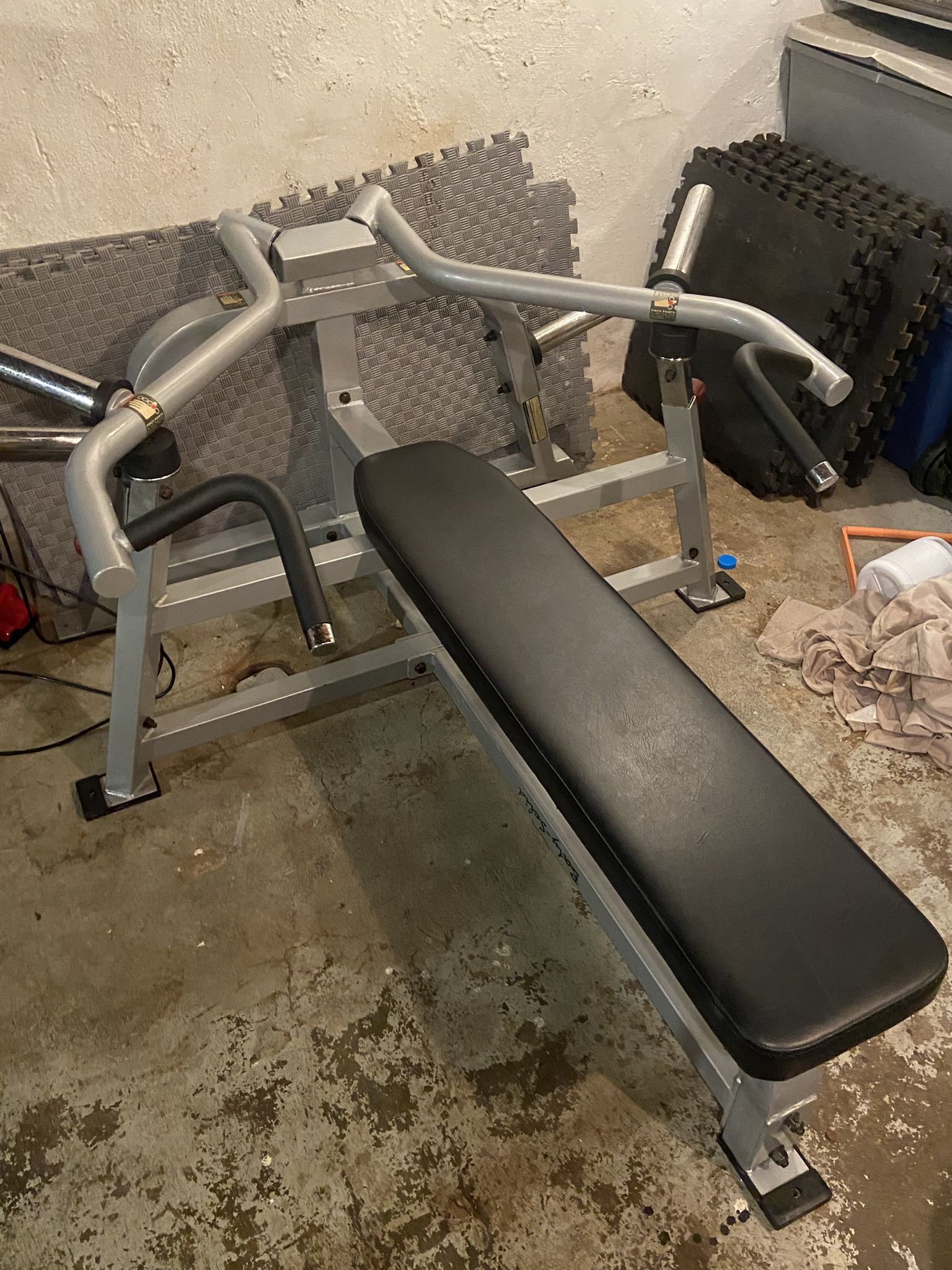 Body Solid Bench Press With Four 45lb Plates 