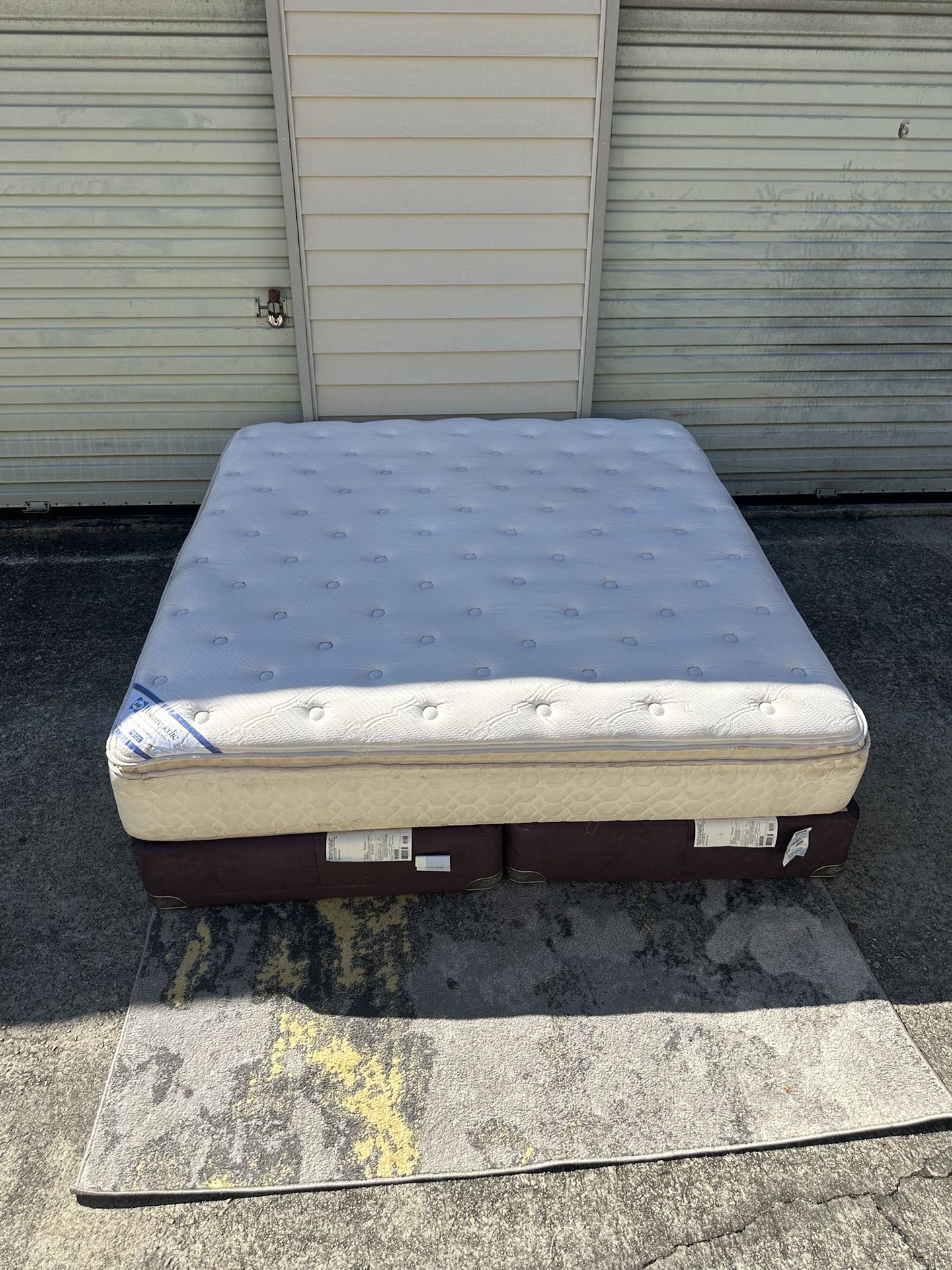 King Sealy Mattress & Boxsprings (Delivery Available!)