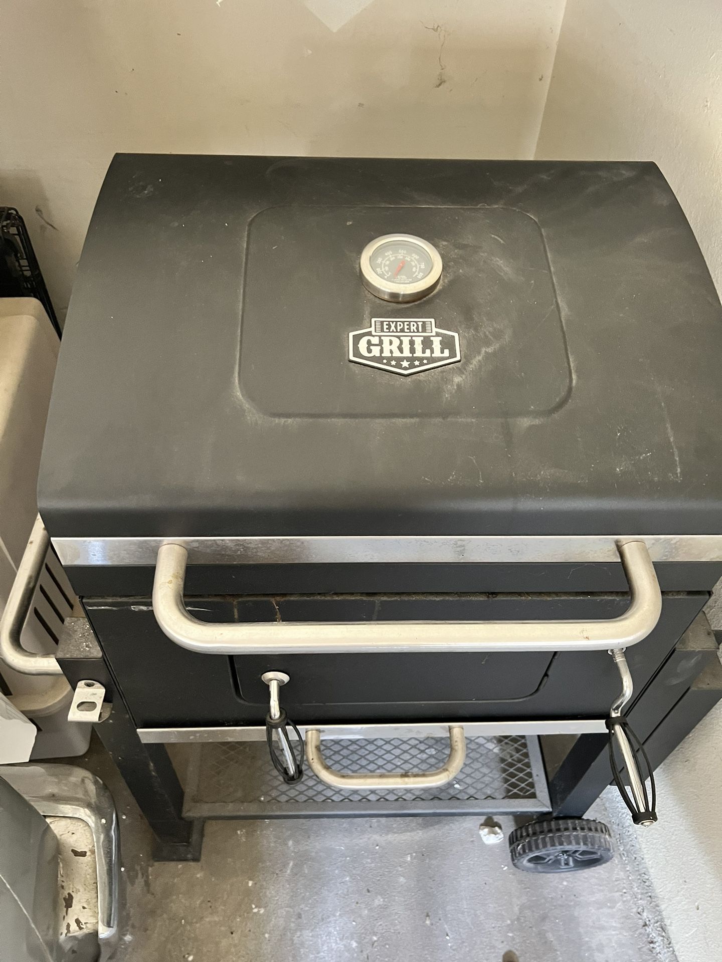 Black & Decker Barbecue Pit New 180 OBO