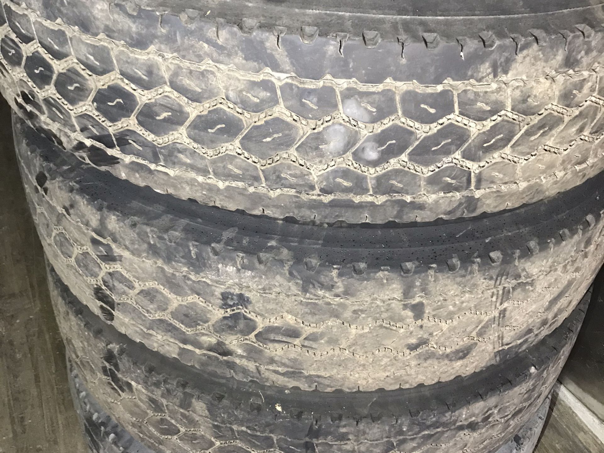 Truck drive tires 285/75 R24.5 Used