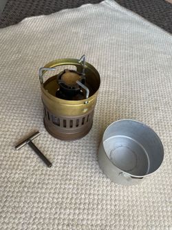 Bras Gasoline Stove - For parts or repair - For parts or repair - Graphite seal should be replaced - If the listing is up and you can see it, that mea