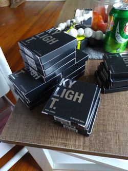 Kylie Jenner Cosmetics Pressed Illuminating Powder Quartz