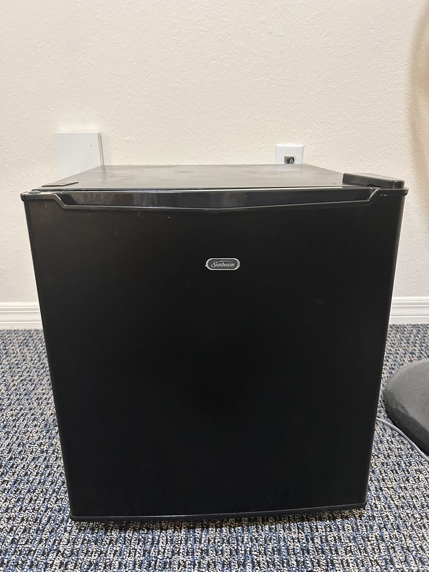 Sunbeam Refrigerator-Black: Mini Fridge