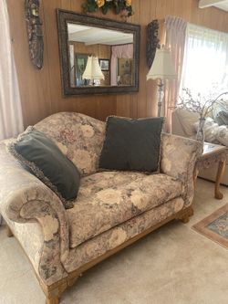 Sofa And Loveseat Good Condition We Can Delivery In Your House 