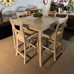 Table And 4 Barstools 