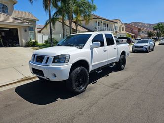2010 Nissan Titan (Salvage)