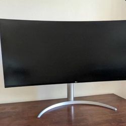 LG 40WP95C-W 40" UltraWide Curved WUHD (5120 x 2160) 5K2K Nano IPS Monitor