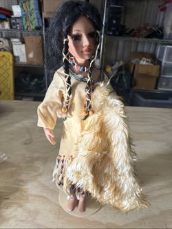 Duck House Heirloom Porcelain Native American Doll 1823/5000