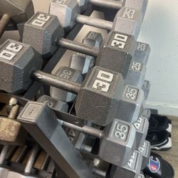 Set Of Cast Iron Hex Dumbbells 15s To 45s  Total : 420 lbs (NO RACK iNCLUDED)