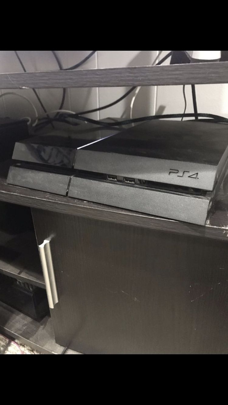 PS4 with games + controllers (SpiderMan + God Of War and others)