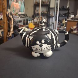 Unique Ceramic Teapot Designed As A Black & White Striped Cat, Holds 3.5 To 4 Cups