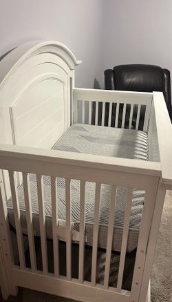 Convertible crib