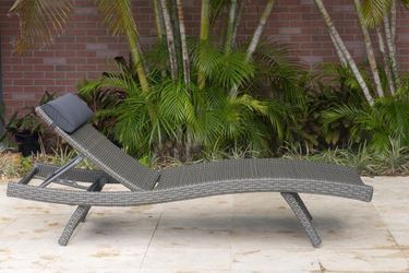 BRAND NEW 1 Piece Grey Lounger Set HIGH-QUALITY WICKER & Olefin, Ideal Furniture For Outdoor