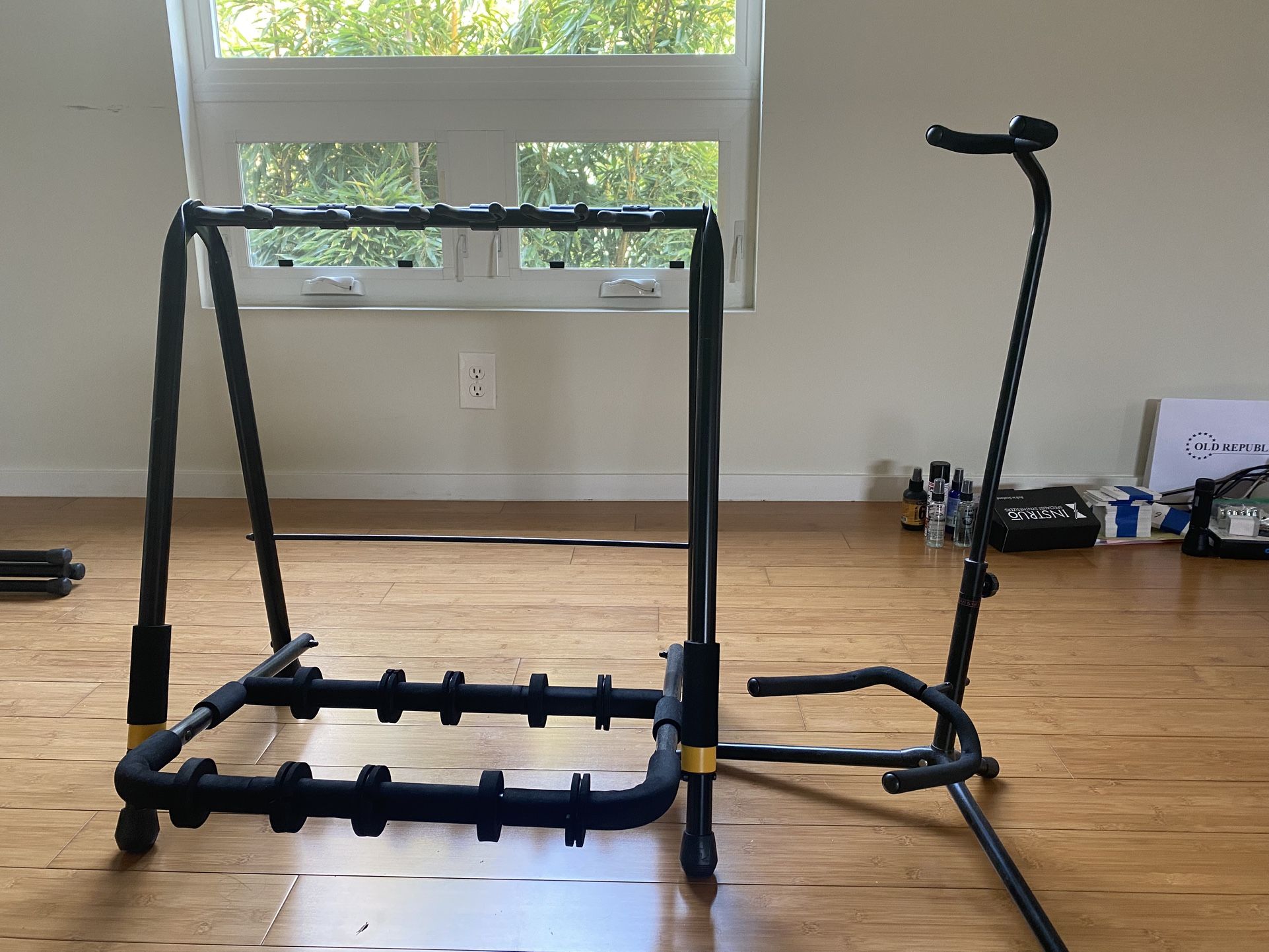 Hercules Guitar Stand
