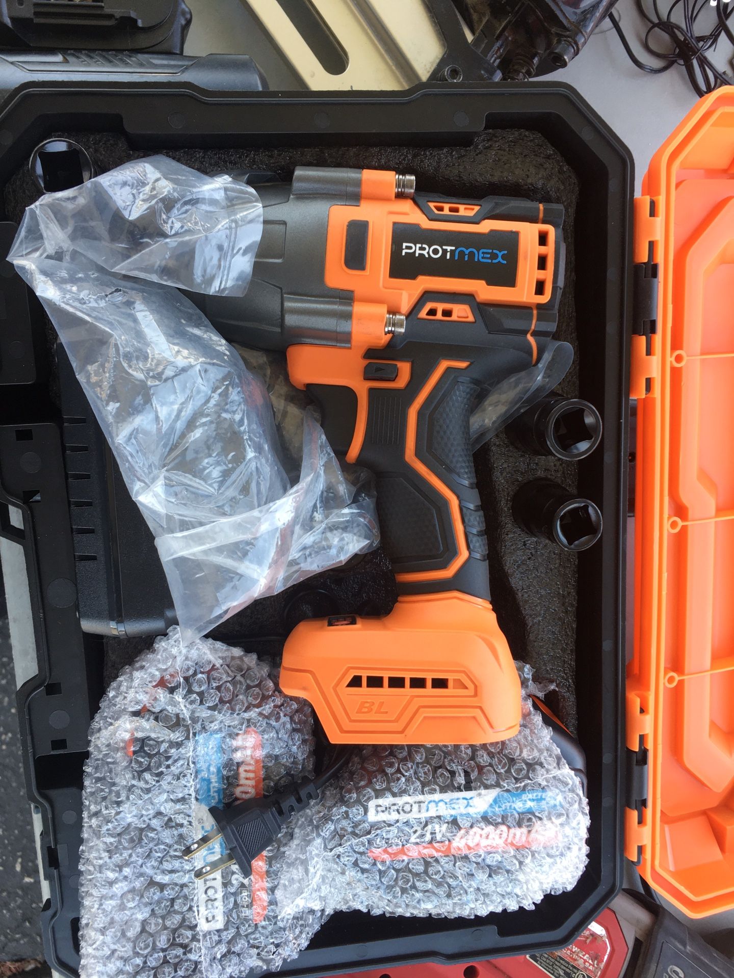 Tools Impact 1/2 New Two Battery 🔋 Charge