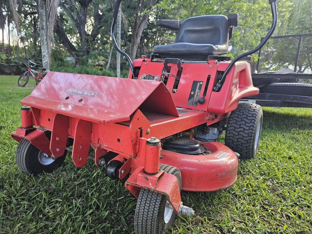 Gravely 40" Zero Turn Riding Mower. Please Read Description Below