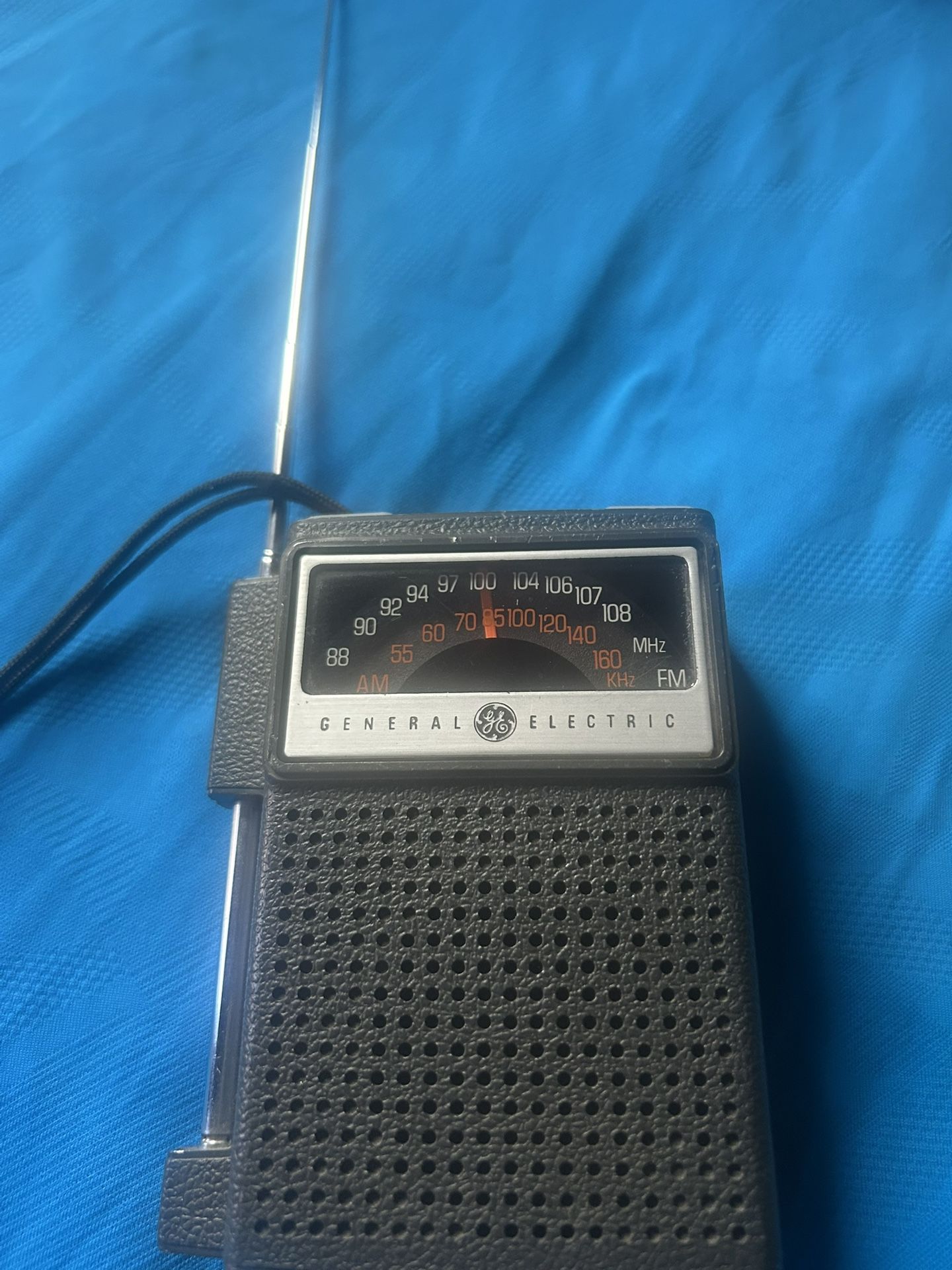 Radio Clasico, General Electric, Trabaja Bien Solo Falta La Tapa De Las Pilas