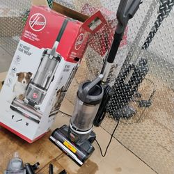 Hoover WindTunnel Tangle Guard, Pet/Carpet/Hard Floor, Swivel Steering, LED Headlights UH77110