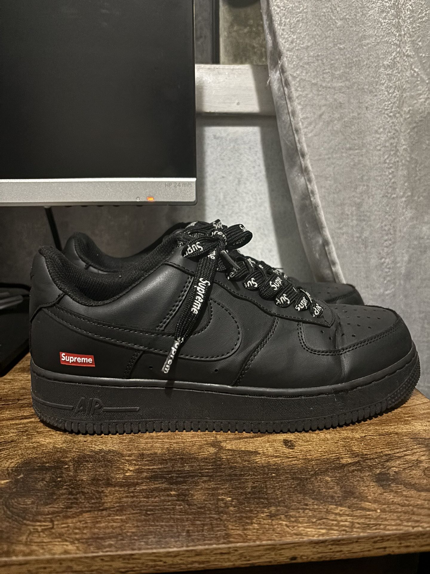 Nike Supreme Air Force 1s Low Size 8.5