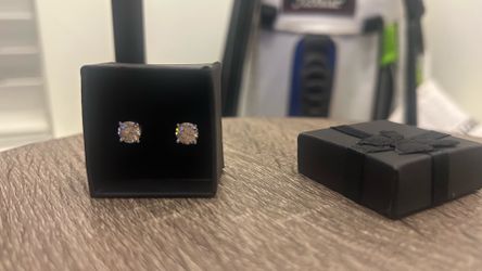 VVS1  Moissanite Earrings 1 CT