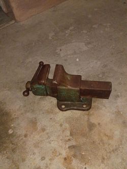 vintage Reed Manufacturing Co. No. 104½R vise