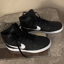 Nike ebernon mid size 8