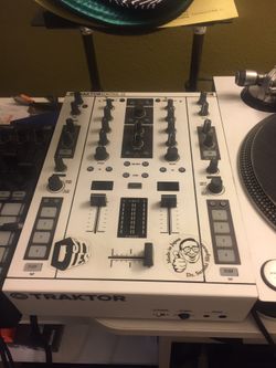 Native Instruments Traktor Z2 Mixer with Innofader upgrade
