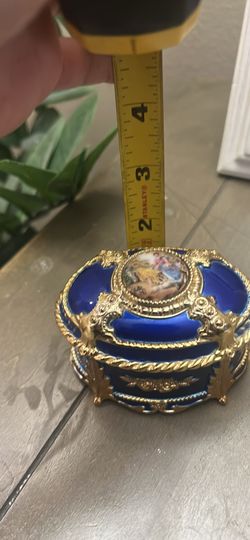 Vintage musical jewelry/ Trinket box