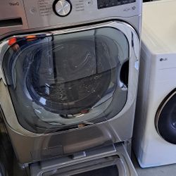 LG ThinQ Mega Washer Dryer Set
