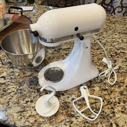 Kitchen Aid Mixer Ultra Power W/ Attachments