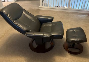 BenchMaster Leather Recliner w/Ottoman - Used 