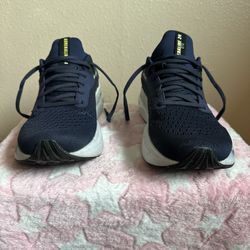 Brooks Adrenaline 24 GTS, Size 9 In Men