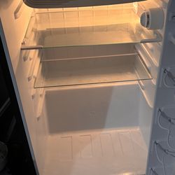 Mini fridge - $45 PICK UP ONLY