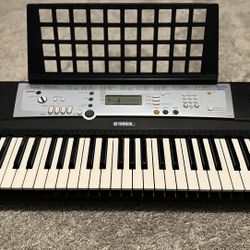 Yamaha YPT-210 61-Key Portable Keyboard