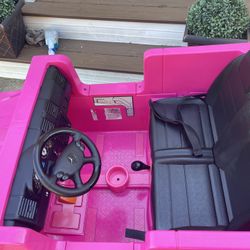PINK AMG TWO PERSON POWER WHEEL NEEDS BATTERY OLD WONT HOLD CHARGE 