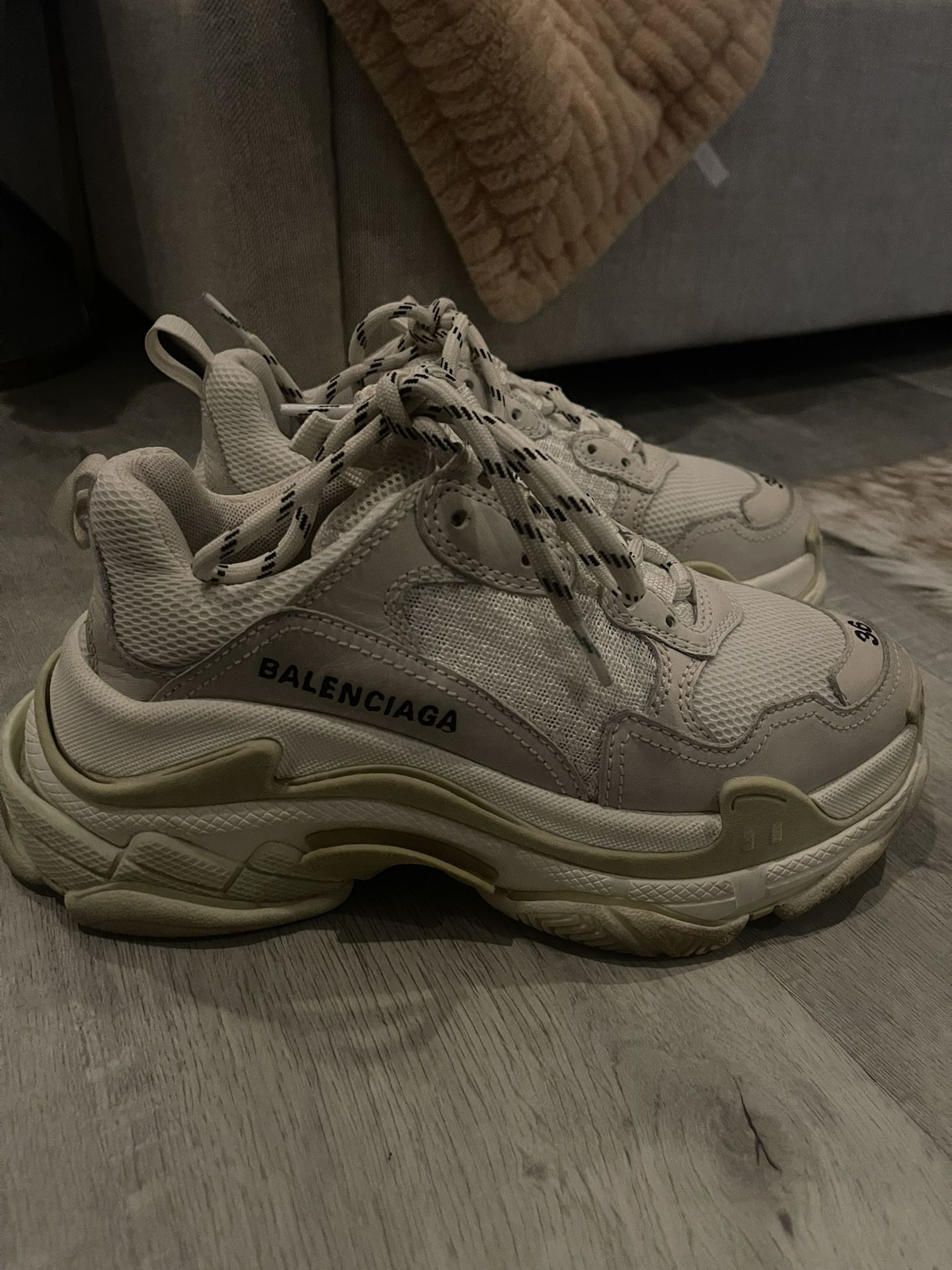Lager audition lærling Balenciaga Sneakers Size 6 But Fits Size 7 for Sale in Warwick, PA - OfferUp
