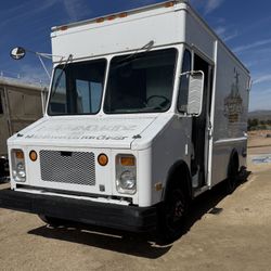 P30 Step Van With Side Ramp Door 