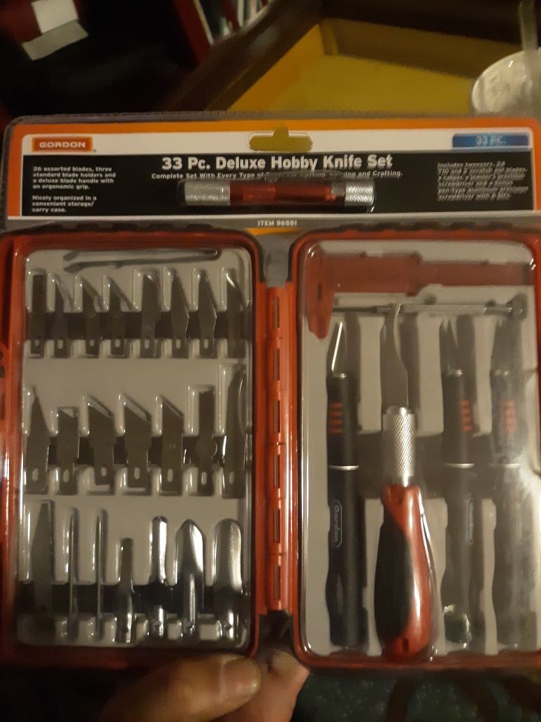 Gordon 33pc. Deluxe Hobby knife set w/case