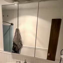 Mirrored Medicine Cabinet With  3 Push-close Door Panels, Adjustable Shelves 